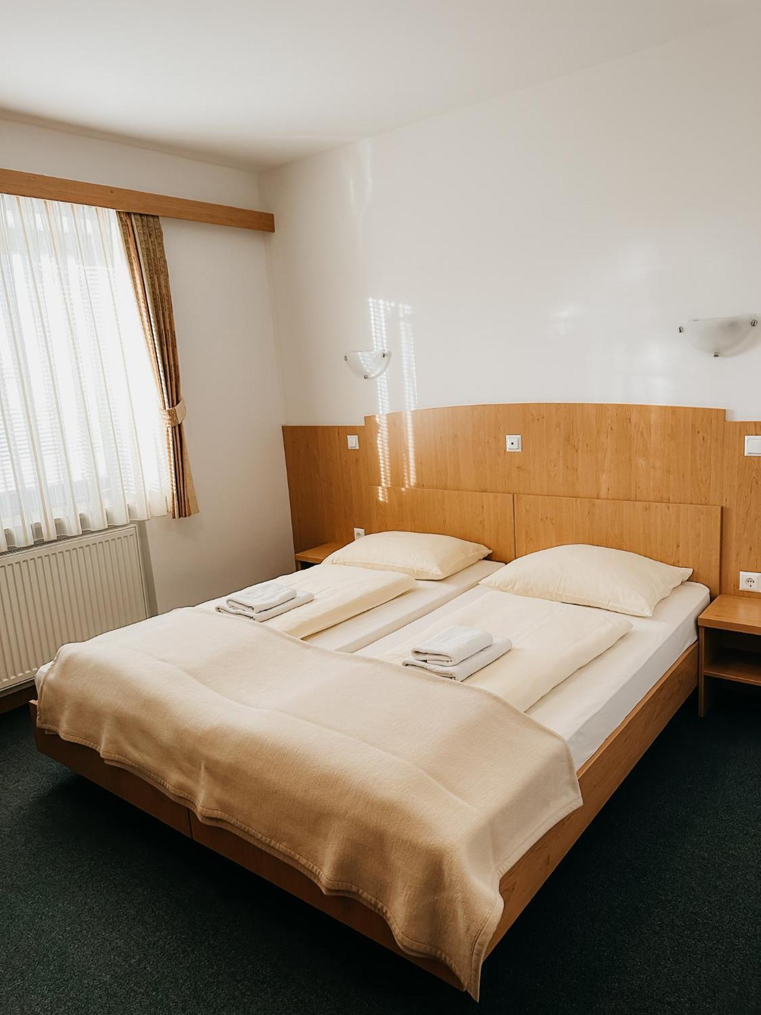 Hotel Oskar Zaplata Преддвор Экстерьер фото